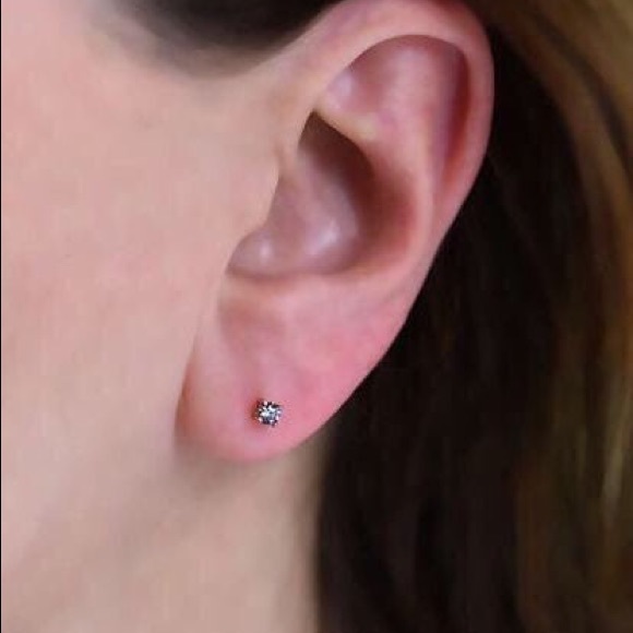 18k Yellow Gold Diamond Stud Earrings - Picture 3 of 7